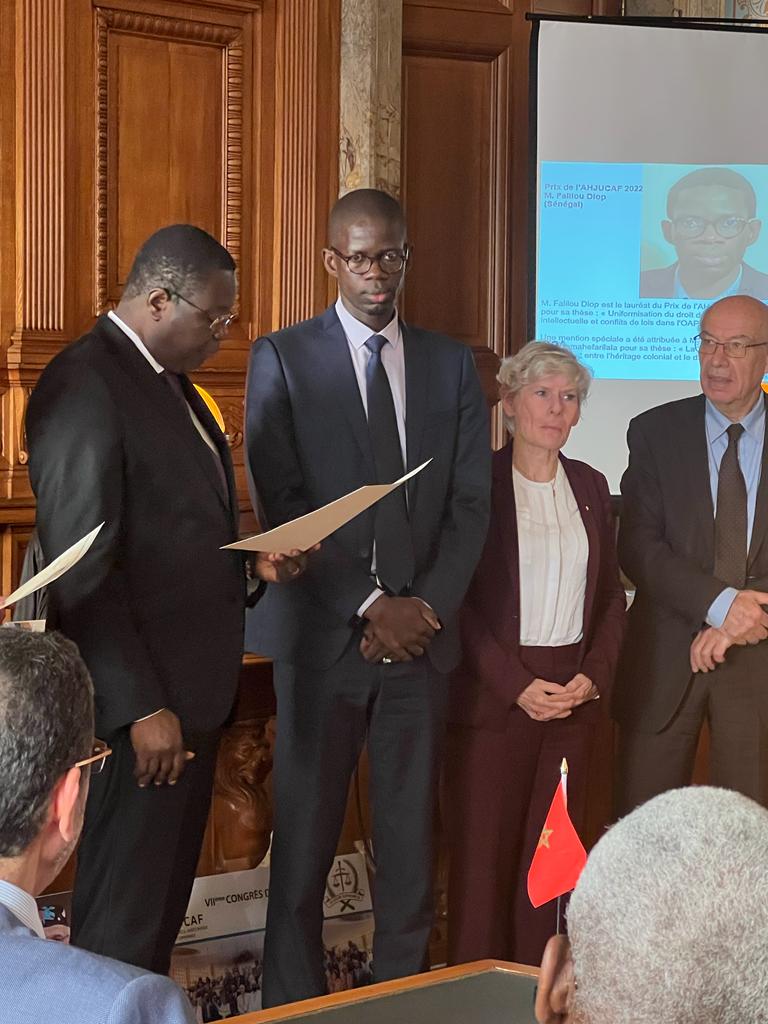 La remise du prix de thèse de l'AHJUCAF à notre compatriote Falilou Diop 